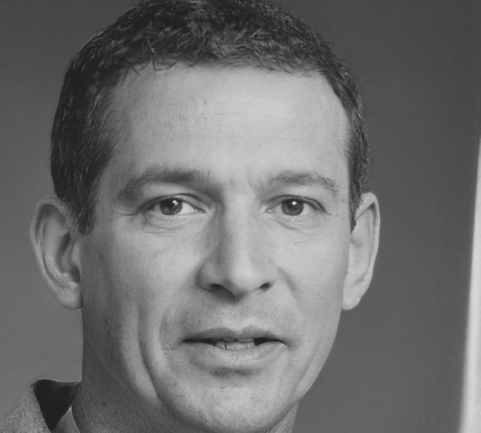 Carlos Mendoza, Analista Financiero Senior
